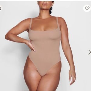 FITS EVERYBODY SQUARE NECK BODYSUIT/ Siena/ xs